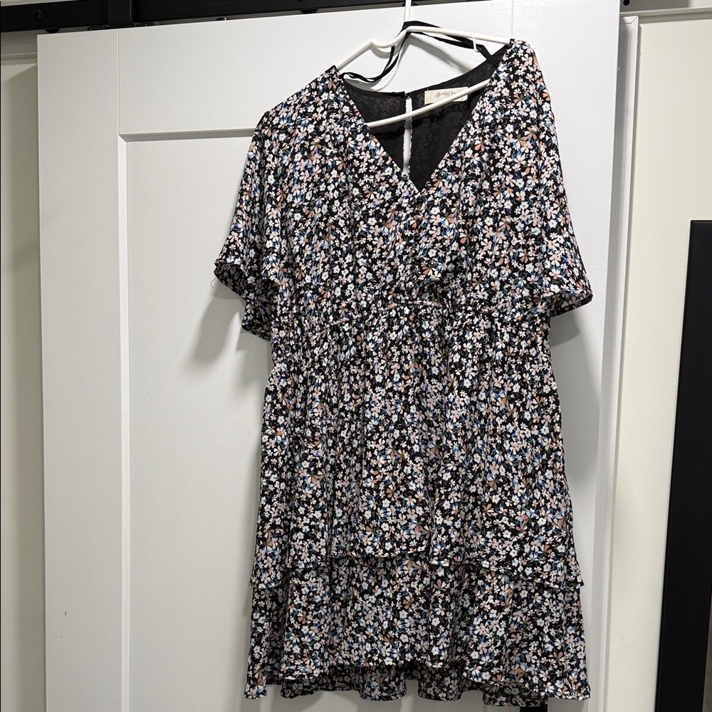 ARULA Black Floral Tiered V-Neck Dress - Picture 1 of 1